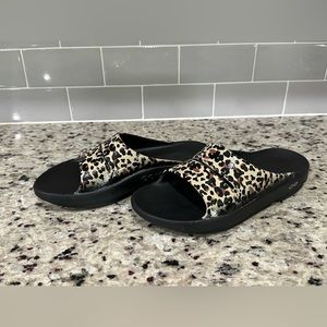 OOFOS OOahh Limited Black/Leopard Luxe Slides Size 9